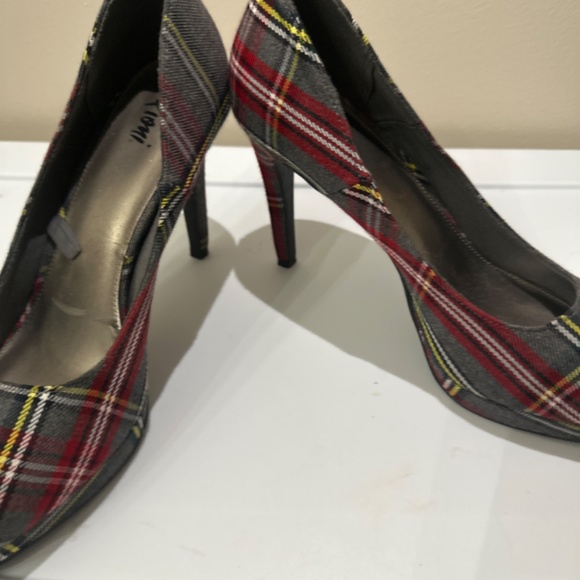 Shoes - Picture 2 of 5